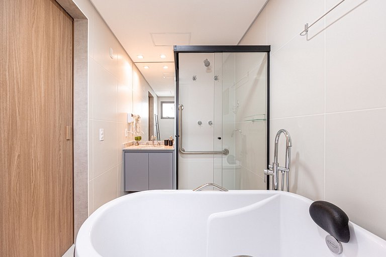 BA81 Refúgio na Vila Mariana Com Banheira | Ibira